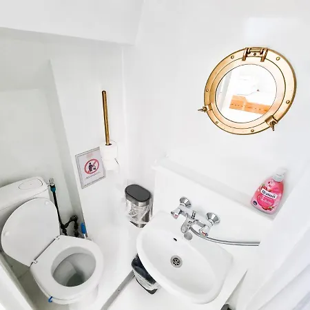 Hostal The - *
